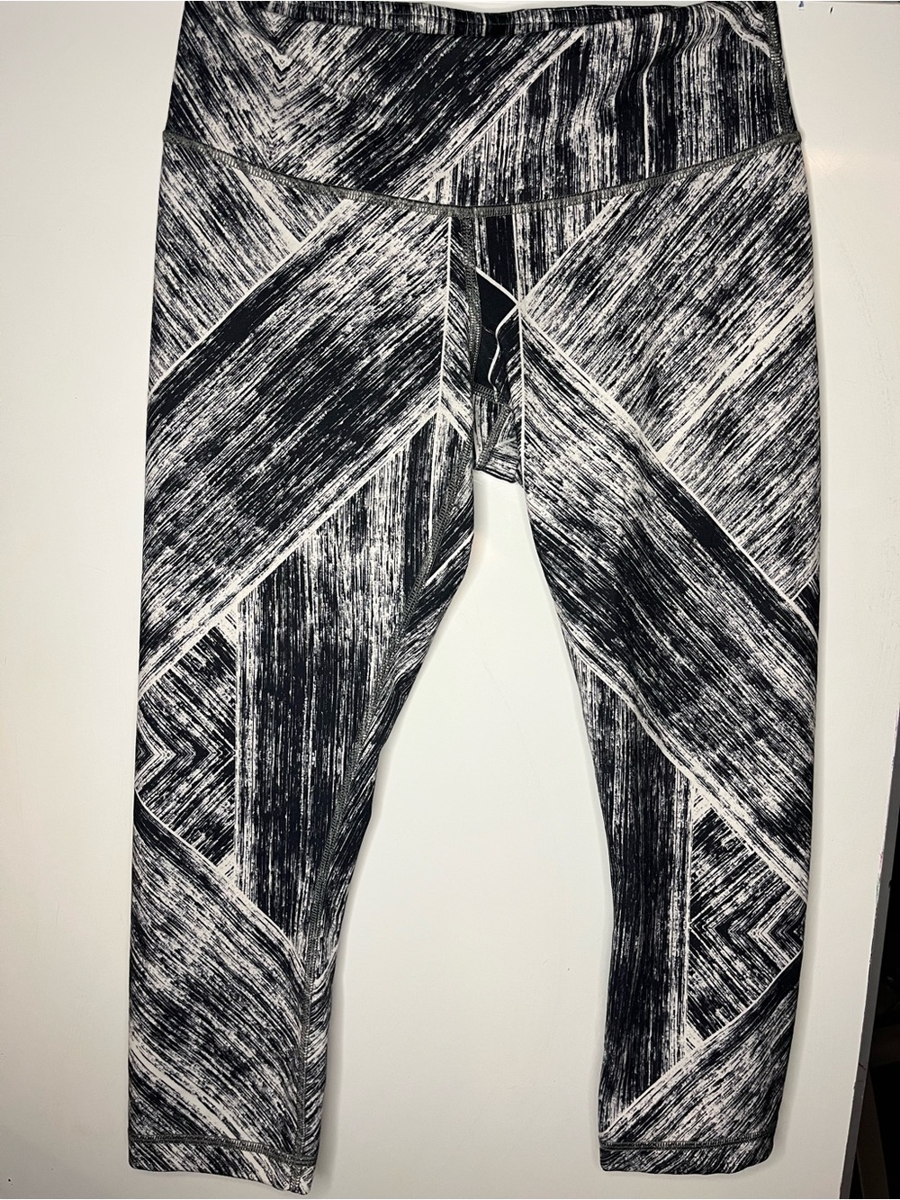 lululemon athletica Black & White Striated High-Rise Leggings - Picture 3 of 3